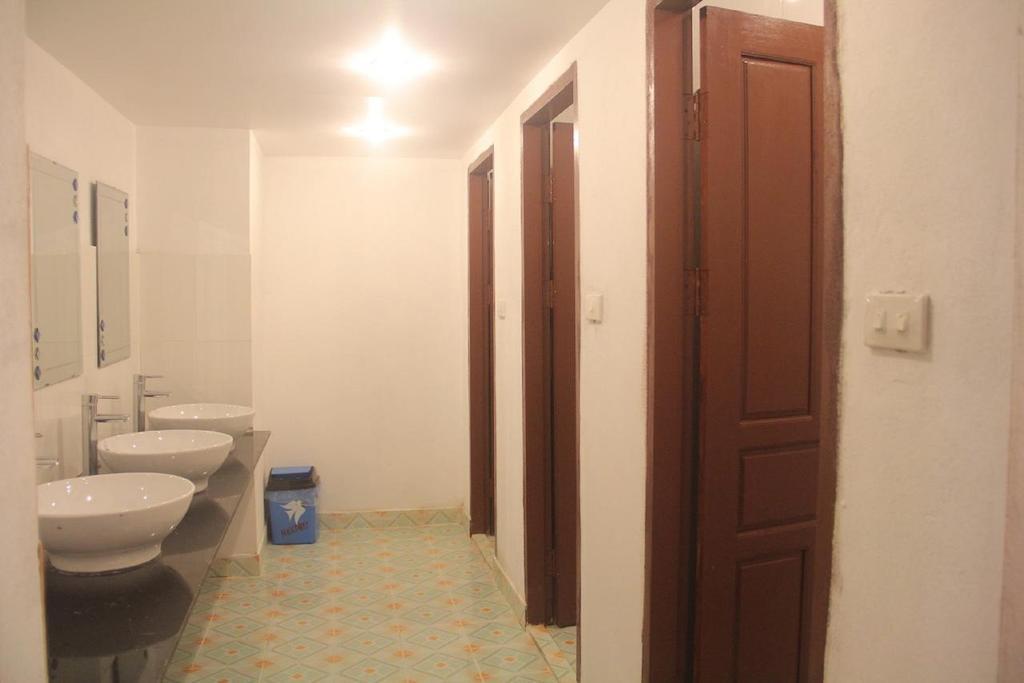 لوانغ برابانغ Lpq Backpackers Hostel الغرفة الصورة