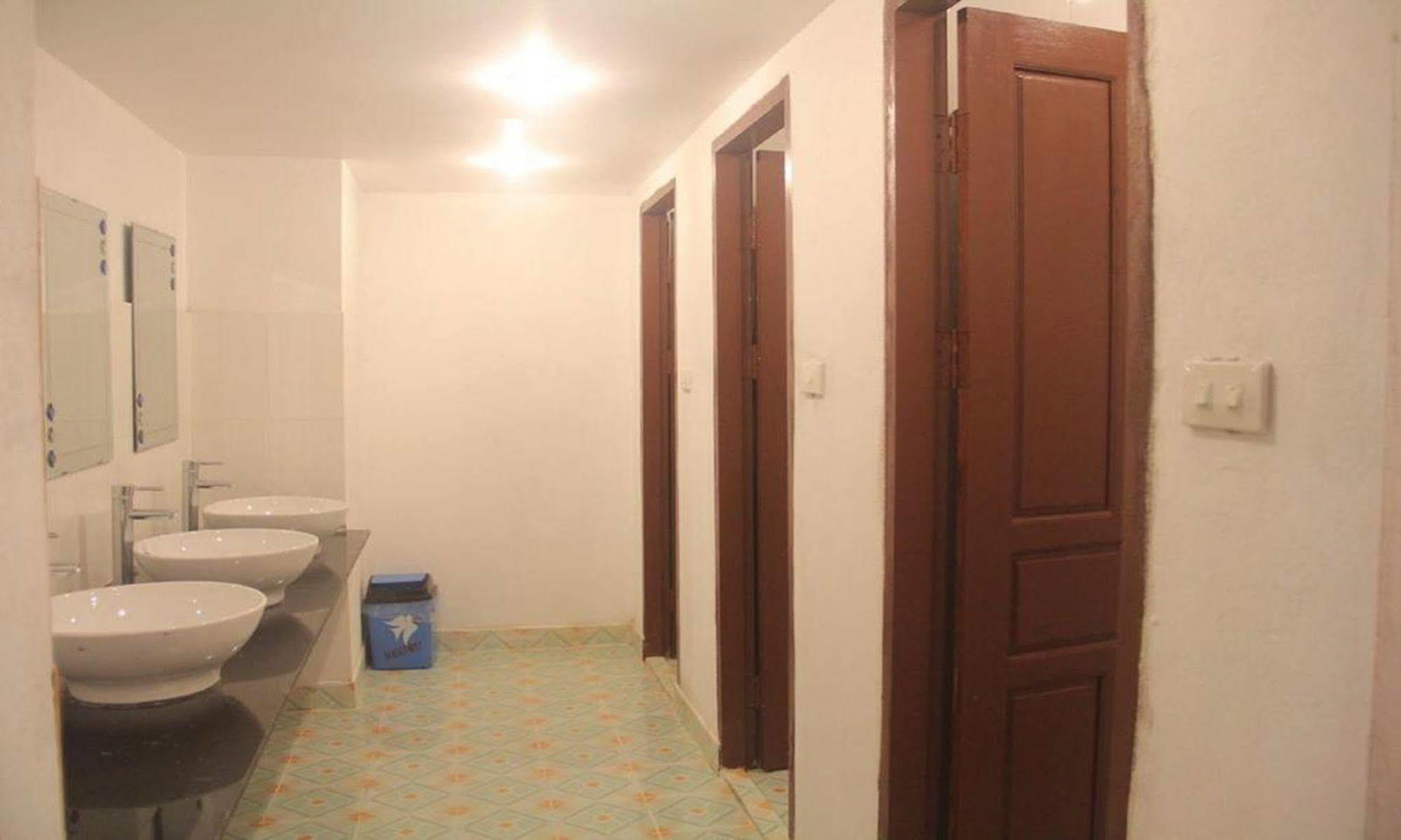 لوانغ برابانغ Lpq Backpackers Hostel المظهر الخارجي الصورة
